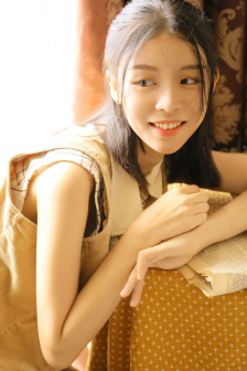 岳故意装睡让我挺进去的电影